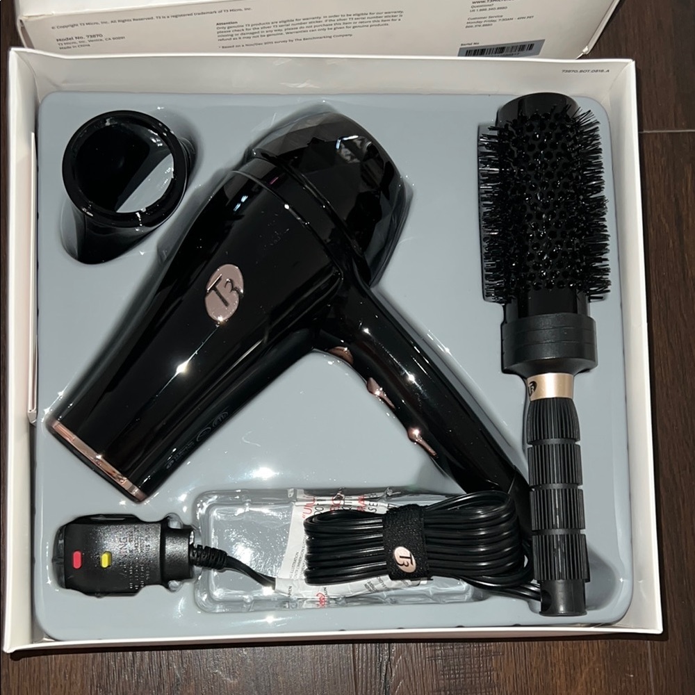 T3 Featherweight Luxe 2i Hair Dryer - Black & Rose Gold - Picture 2 of 3